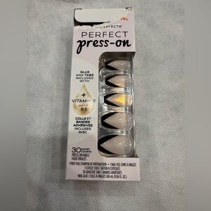 Press on nails